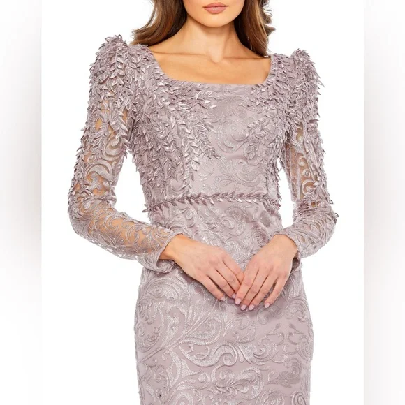 Embroidered appliqué shoulder trumpet gown in mauve colour - Picture 3 of 3